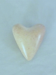 Herz natur aus Speckstein (H ± 5 B ± 4 cm)